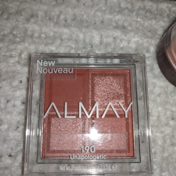 Makeup Bundle - Picture 11 of 12